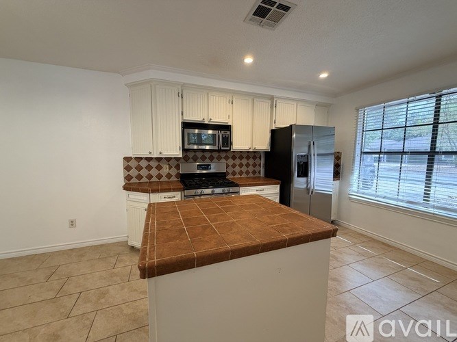 Source URL: https://prod-avail.s3.amazonaws.com/public_images/41503179/listing/IMG_2226_3_copy.jpg