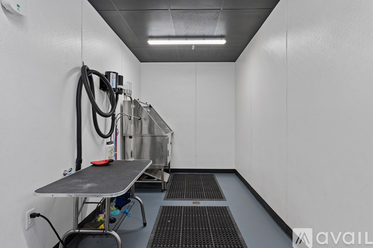 Source URL: https://prod-avail.s3.amazonaws.com/public_images/41503114/listing/Sevenotwmain_10172024_bathspa.jpg