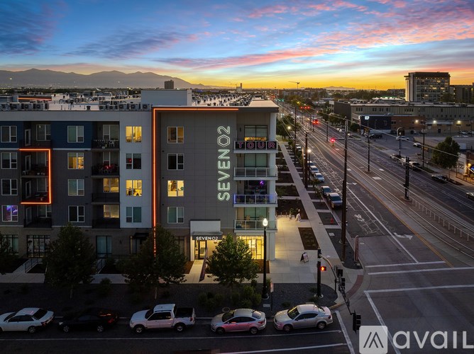 Source URL: https://prod-avail.s3.amazonaws.com/public_images/41503144/listing/Seven_O2_Web-98.jpg