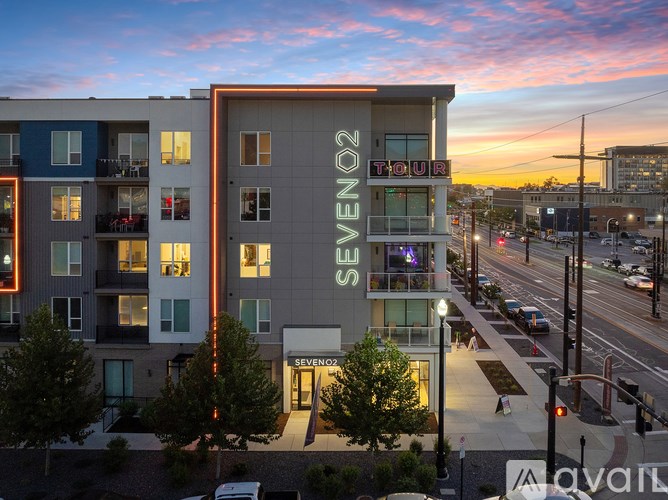 Source URL: https://prod-avail.s3.amazonaws.com/public_images/41503148/listing/Seven_O2_Web-97.jpg