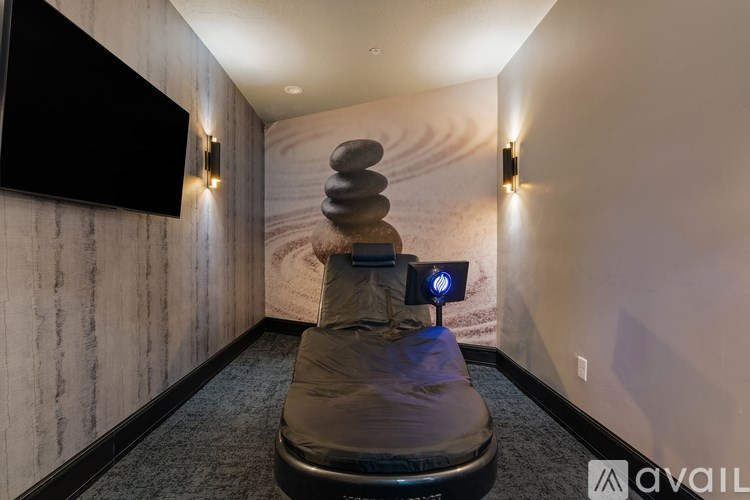 Source URL: https://prod-avail.s3.amazonaws.com/public_images/41503158/listing/Sevenotwmain_10172024_massage_chair.jpg