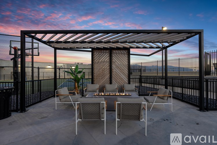 Source URL: https://prod-avail.s3.amazonaws.com/public_images/41503137/listing/Sevenotwmain_10172024_dawn_lounge_exterior.jpg