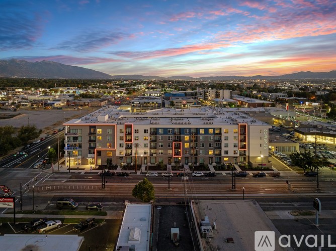 Source URL: https://prod-avail.s3.amazonaws.com/public_images/41503143/listing/Seven_O2_Web-93.jpg