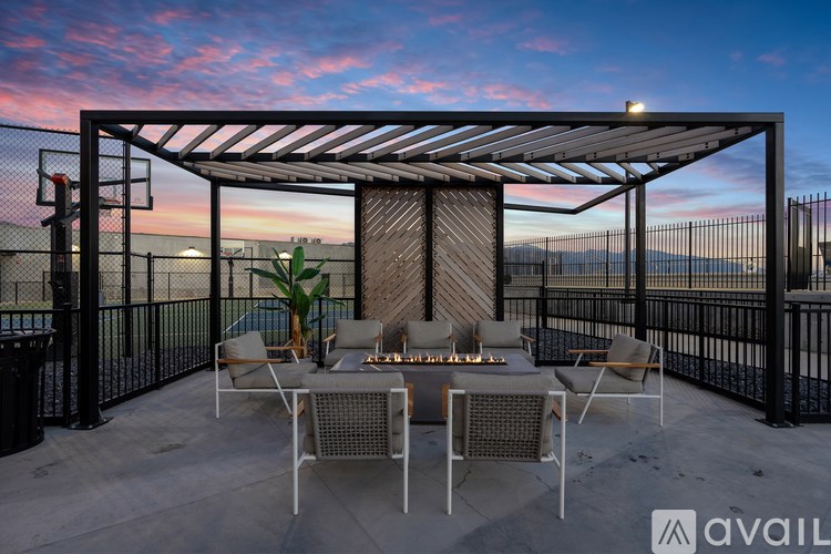 Source URL: https://prod-avail.s3.amazonaws.com/public_images/41503149/listing/Seven_O2_Web-103.jpg