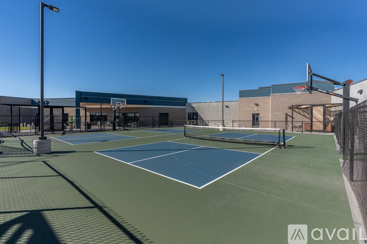 Source URL: https://prod-avail.s3.amazonaws.com/public_images/41503150/listing/Seven_O2_Web-105.jpg