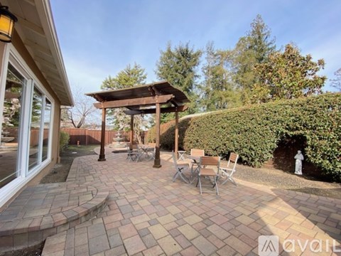 Source URL: https://prod-avail.s3.amazonaws.com/public_images/41502581/listing/IMG_1976.jpeg