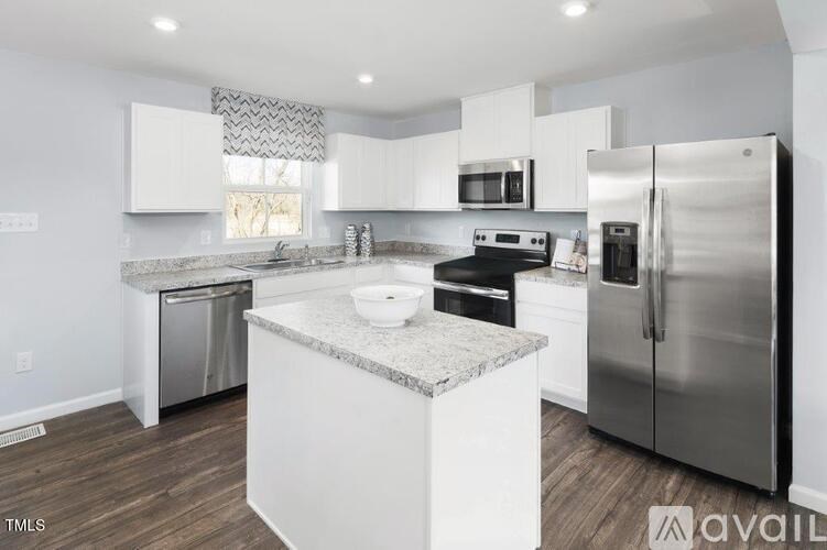 Source URL: https://prod-avail.s3.amazonaws.com/public_images/41501872/listing/kitchen_2.jpg