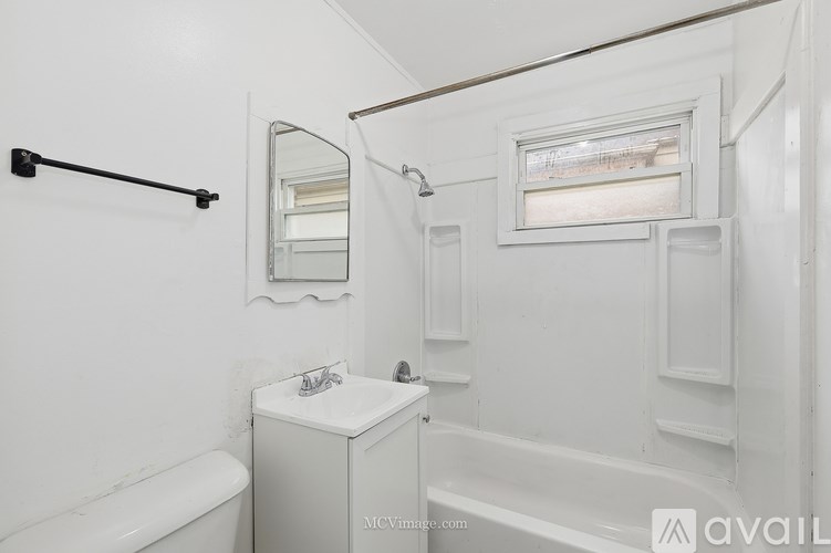 Source URL: https://prod-avail.s3.amazonaws.com/public_images/41501742/listing/013-14616KimbarkAvenue-Dolton-IL-60419-FULL.jpg