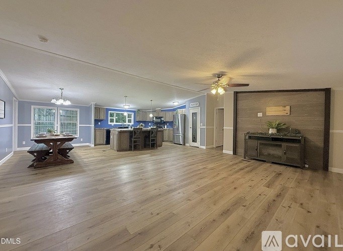 Source URL: https://prod-avail.s3.amazonaws.com/public_images/41501788/listing/IMG_1564.jpg