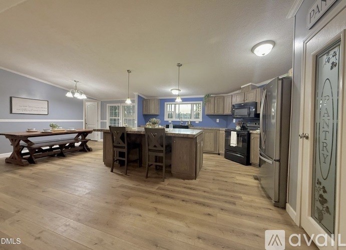 Source URL: https://prod-avail.s3.amazonaws.com/public_images/41501792/listing/IMG_1565.jpg