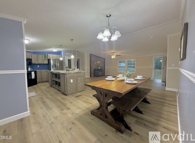 Source URL: https://prod-avail.s3.amazonaws.com/public_images/41501793/listing/IMG_1566.jpg