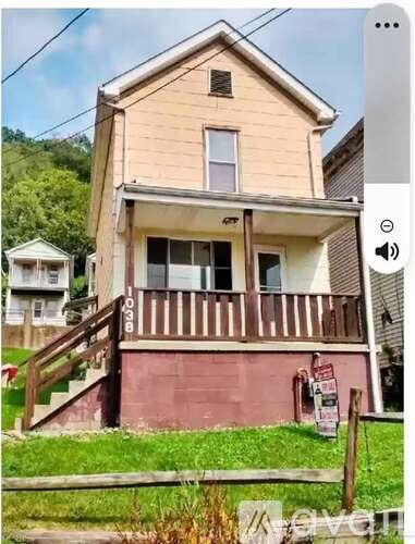 Source URL: https://prod-avail.s3.amazonaws.com/public_images/41501671/listing/Front_of_house.jpg