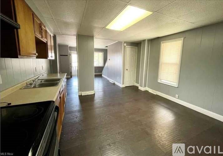 Source URL: https://prod-avail.s3.amazonaws.com/public_images/41501668/listing/Kitchen.jpg