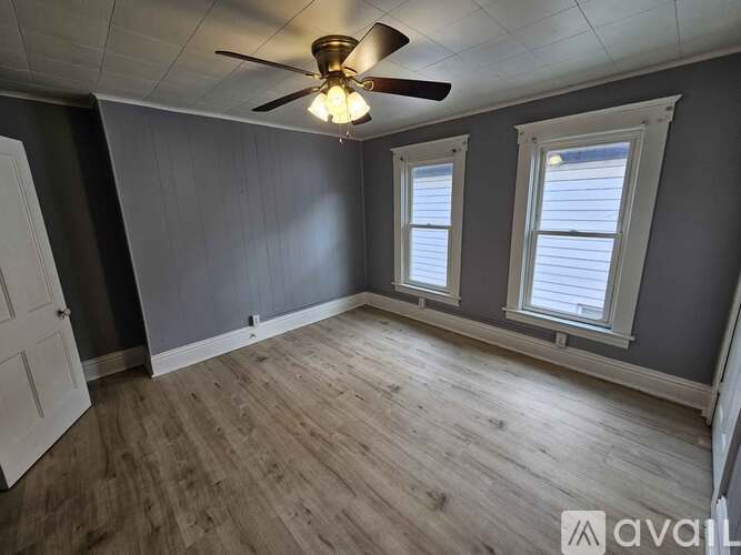 Source URL: https://prod-avail.s3.amazonaws.com/public_images/41501324/listing/Bedroom__2-1.jpg