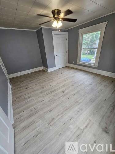 Source URL: https://prod-avail.s3.amazonaws.com/public_images/41501323/listing/Bedroom__1.jpg