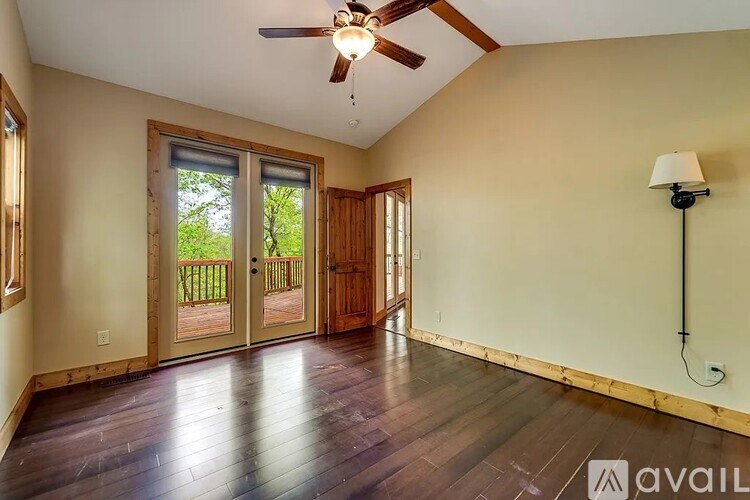 Source URL: https://prod-avail.s3.amazonaws.com/public_images/41501033/listing/b6cf689dadd11bf42d076343338def62-uncropped_scaled_within_1536_1152.jpg