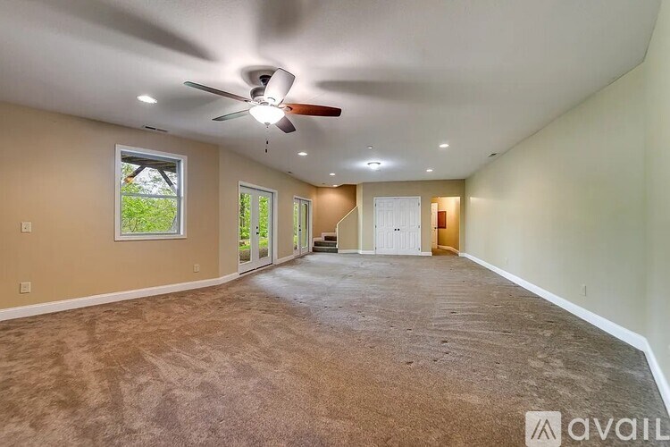 Source URL: https://prod-avail.s3.amazonaws.com/public_images/41501034/listing/7f6a060dfe3aa38491c4a3a905754533-uncropped_scaled_within_1536_1152.jpg