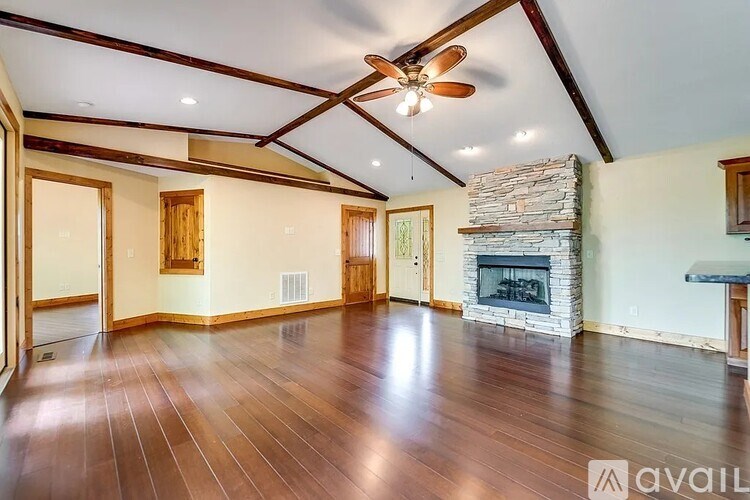 Source URL: https://prod-avail.s3.amazonaws.com/public_images/41501040/listing/f4e14c0e0799ce46efdd6536b31e66a3-uncropped_scaled_within_1536_1152.jpg