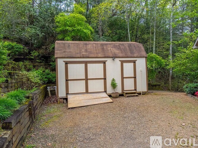 Source URL: https://prod-avail.s3.amazonaws.com/public_images/41501049/listing/ec8289fbf59ff40d96acb19e5f5f214b-uncropped_scaled_within_1536_1152.jpg