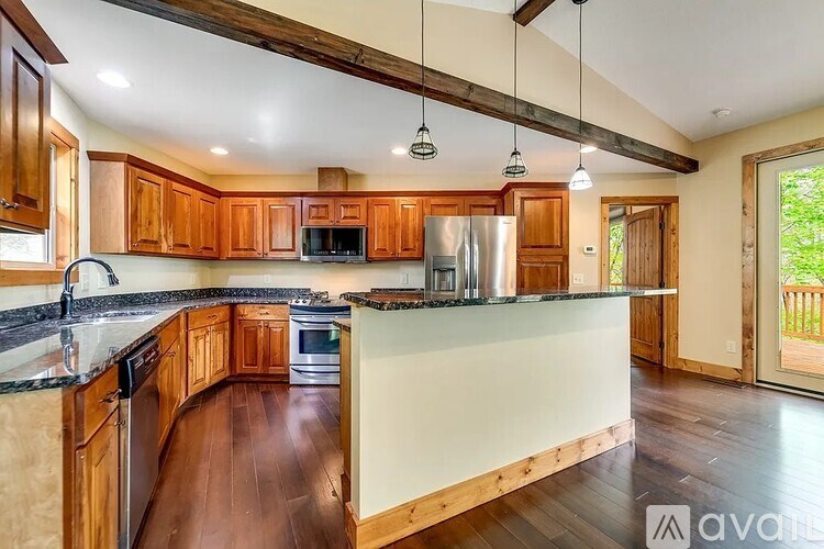 Source URL: https://prod-avail.s3.amazonaws.com/public_images/41501042/listing/6f1f94e31c365085a59735c83373a4a6-uncropped_scaled_within_1536_1152.jpg