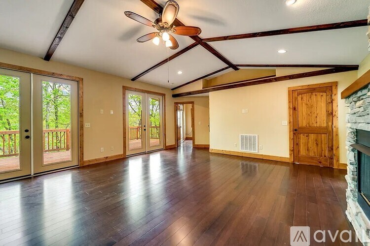 Source URL: https://prod-avail.s3.amazonaws.com/public_images/41501041/listing/83759c17f35a8909221815582745f23d-uncropped_scaled_within_1536_1152.jpg