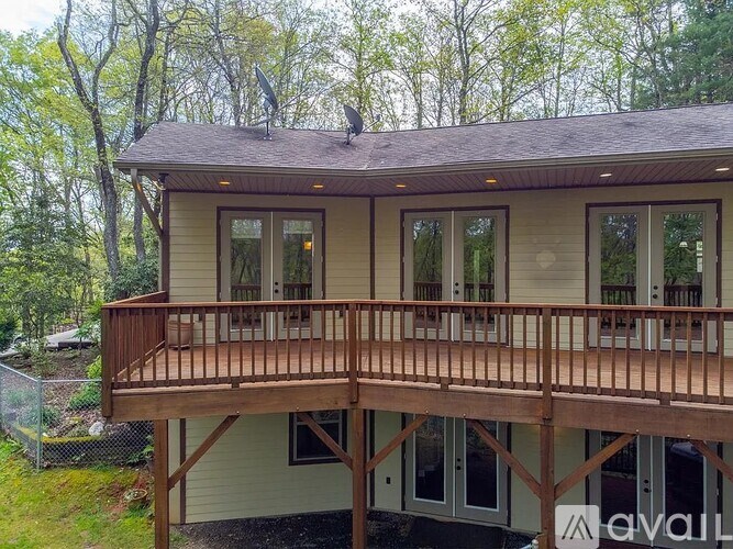 Source URL: https://prod-avail.s3.amazonaws.com/public_images/41501045/listing/05366f04f7645722f828bdfee522779f-uncropped_scaled_within_1536_1152.jpg