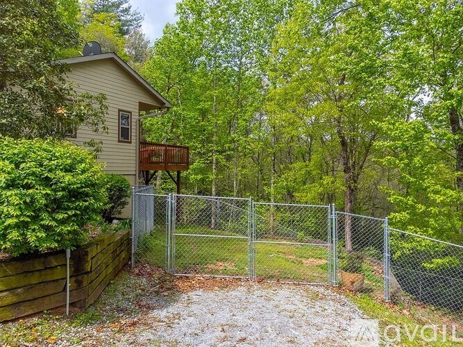 Source URL: https://prod-avail.s3.amazonaws.com/public_images/41501050/listing/077992df73e94b3f919ceaaa29e98e45-uncropped_scaled_within_1536_1152.jpg