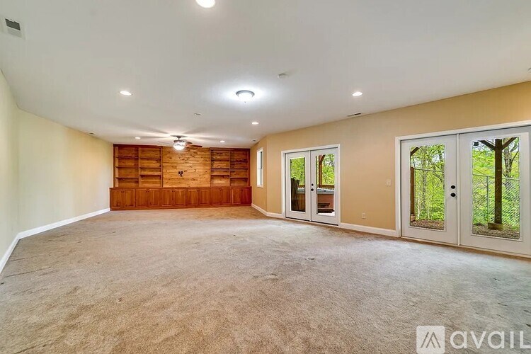 Source URL: https://prod-avail.s3.amazonaws.com/public_images/41501035/listing/a321d79cb7d3b740c40af28d3b7c803f-uncropped_scaled_within_1536_1152.jpg