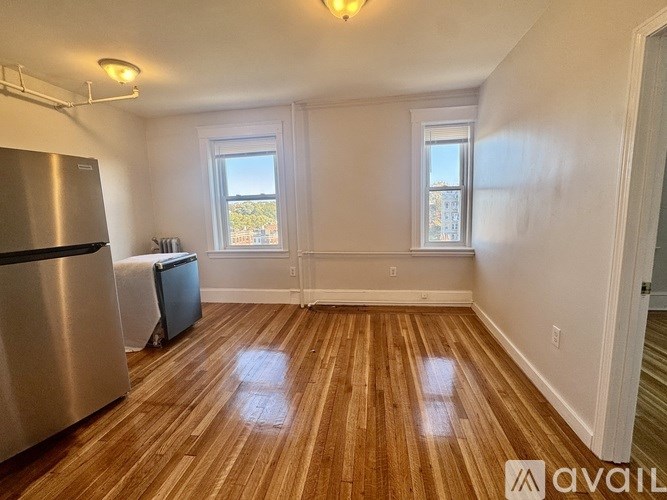 Source URL: https://prod-avail.s3.amazonaws.com/public_images/41500294/listing/IMG_7643.jpeg