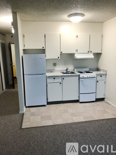 Source URL: https://prod-avail.s3.amazonaws.com/public_images/41500278/listing/Rose_of_Sharon_Kitchen6.jpg