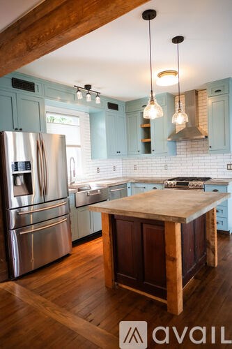 Source URL: https://prod-avail.s3.amazonaws.com/public_images/41499438/listing/AirbnbDSC_9563.jpg