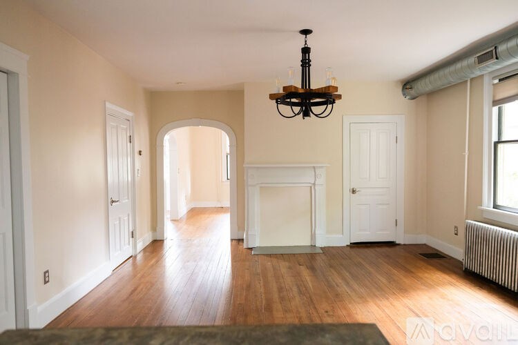 Source URL: https://prod-avail.s3.amazonaws.com/public_images/41499441/listing/AirbnbDSC_9532.jpg