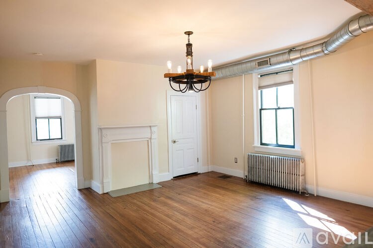 Source URL: https://prod-avail.s3.amazonaws.com/public_images/41499443/listing/AirbnbDSC_9588.jpg