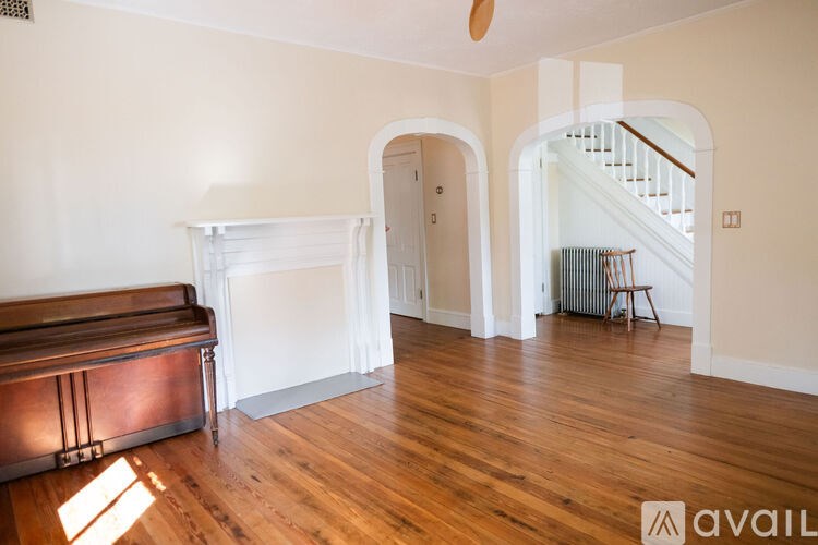 Source URL: https://prod-avail.s3.amazonaws.com/public_images/41499447/listing/AirbnbDSC_9596.jpg