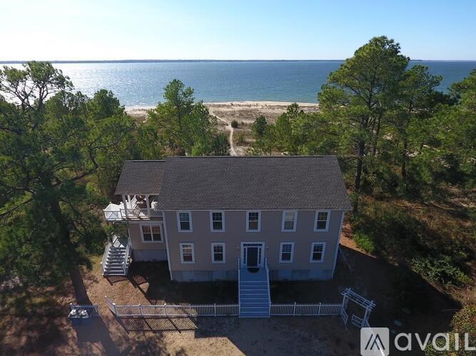 Source URL: https://prod-avail.s3.amazonaws.com/public_images/41499115/listing/Front_of_House_with_Beach_in_Back.jpg