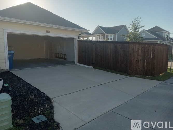 Source URL: https://prod-avail.s3.amazonaws.com/public_images/41498960/listing/20251020_172056.jpg