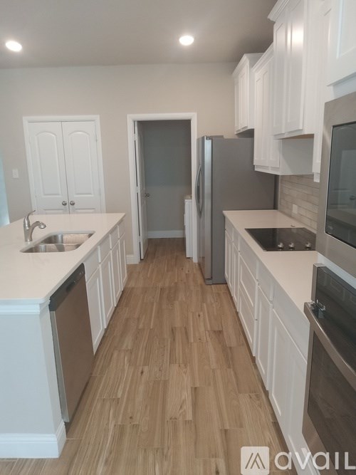 Source URL: https://prod-avail.s3.amazonaws.com/public_images/41498947/listing/20251020_173035.jpg