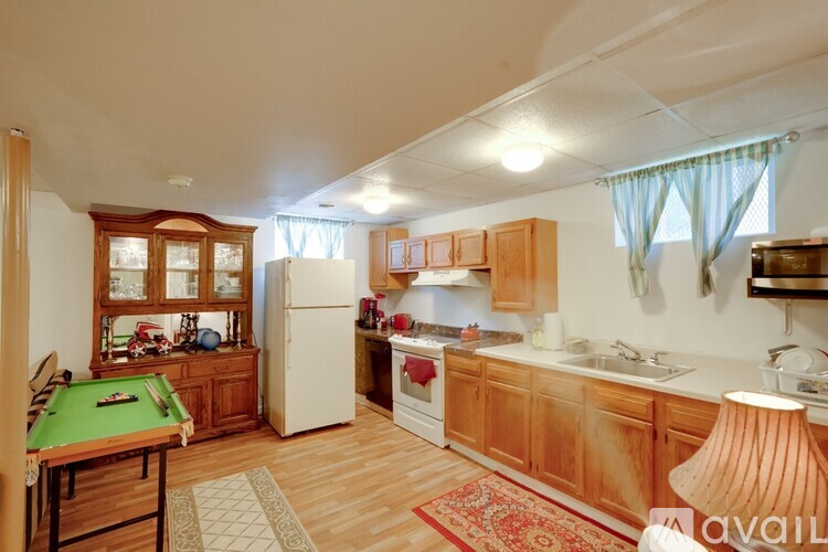Source URL: https://prod-avail.s3.amazonaws.com/public_images/41498871/listing/livingroom9.jpg