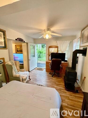 Source URL: https://prod-avail.s3.amazonaws.com/public_images/41498877/listing/BedroomOpen.jpg