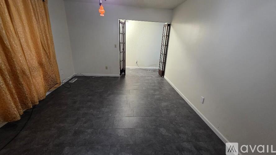 Source URL: https://prod-avail.s3.amazonaws.com/public_images/41498622/listing/Office_2.jpg