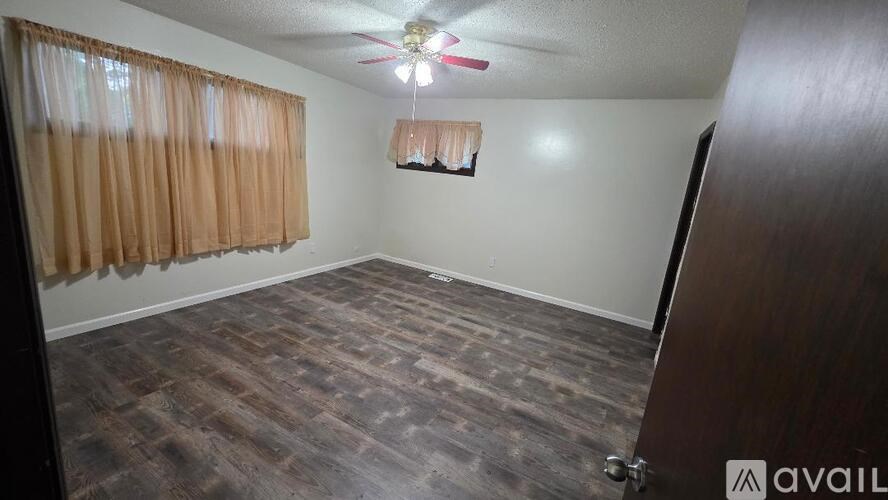 Source URL: https://prod-avail.s3.amazonaws.com/public_images/41498630/listing/Main_BD_BR.jpg