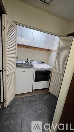 Source URL: https://prod-avail.s3.amazonaws.com/public_images/41498633/listing/Laundry_RM.jpg