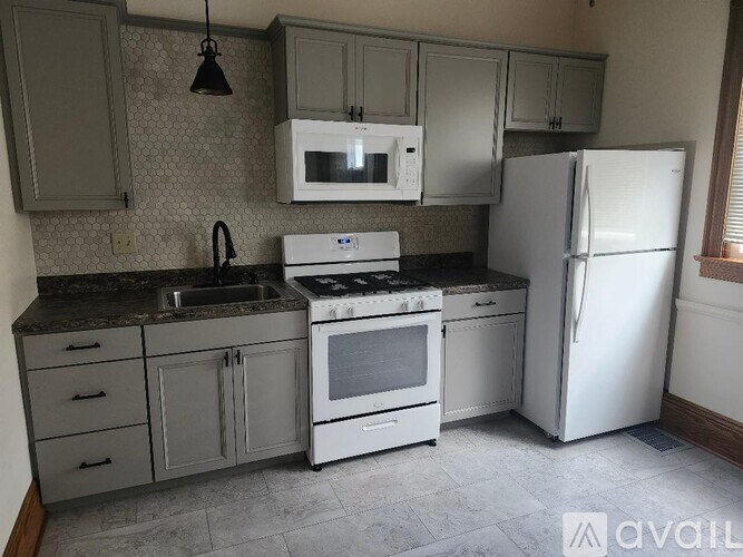 Source URL: https://prod-avail.s3.amazonaws.com/public_images/41498063/listing/kitchen.jpg