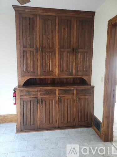 Source URL: https://prod-avail.s3.amazonaws.com/public_images/41498064/listing/kitchen_cupboards.jpg