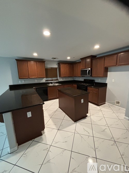 Source URL: https://prod-avail.s3.amazonaws.com/public_images/41505421/listing/IMG_2542.jpeg