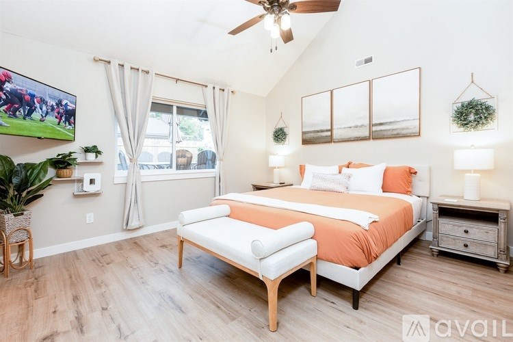 Source URL: https://prod-avail.s3.amazonaws.com/public_images/41489377/listing/17_Oversize_Master_Bedroom_with_a_King_Bed.jpg