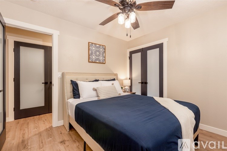 Source URL: https://prod-avail.s3.amazonaws.com/public_images/41489389/listing/27_Front_Bedroom_with_Queen_Bed.jpg