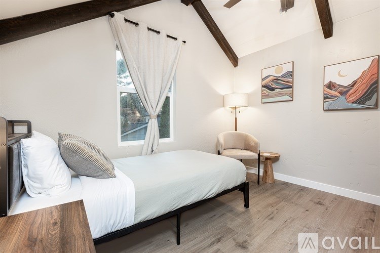 Source URL: https://prod-avail.s3.amazonaws.com/public_images/41494953/listing/31_Upstairs_Bedroom.jpg