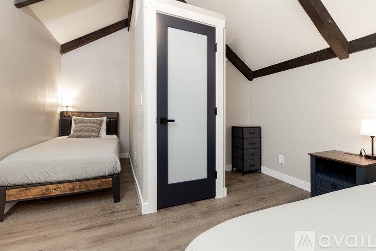 Source URL: https://prod-avail.s3.amazonaws.com/public_images/41494956/listing/33_Nice_private_area_in_upstairs_bedroom.jpg