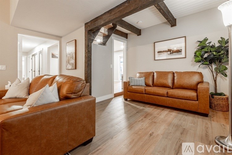 Source URL: https://prod-avail.s3.amazonaws.com/public_images/41489351/listing/4__Nice_Hide_A_Bed_that_makes_out_to_a_queen.jpg